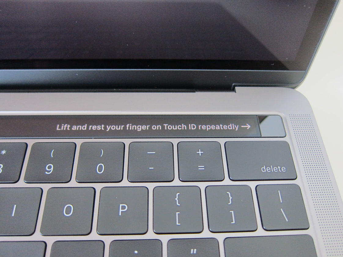 MacBook Pro (15-inch, 2017) i7 16GB RAM Nieuwstaat - iApples.nl